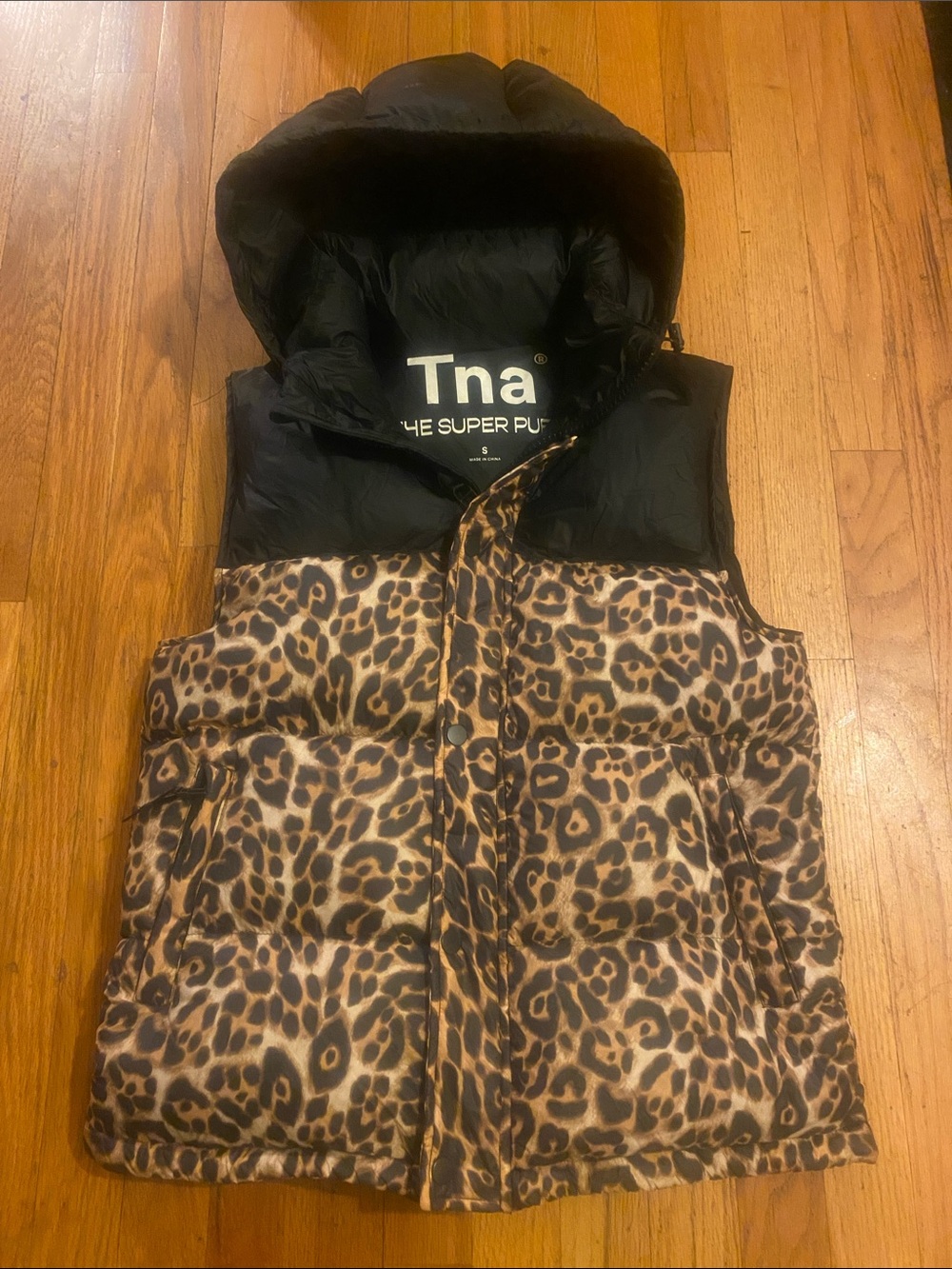 Rare Super Puff Vest TNA Aritzia Size Small Black/Animal Print EUC Like New